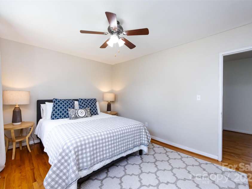 528 Wakefield Drive, Charlotte, NC 28209.  MLS# CAR4269887, YatesRealty ID 19818. 