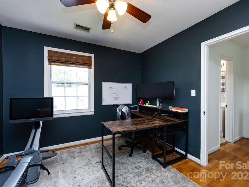 528 Wakefield Drive, Charlotte, NC 28209.  MLS# CAR4269887, YatesRealty ID 19818. 