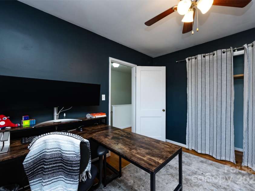 528 Wakefield Drive, Charlotte, NC 28209.  MLS# CAR4269887, YatesRealty ID 19818. 