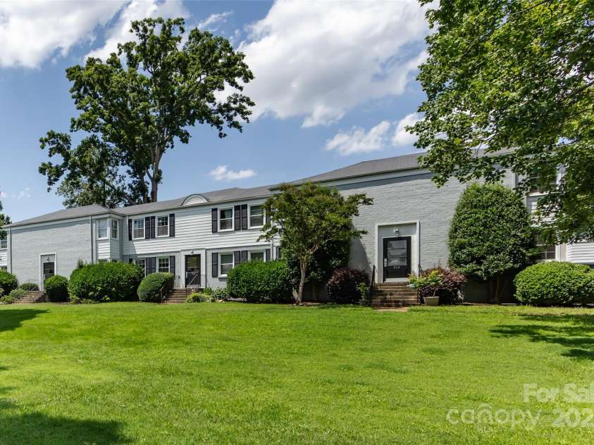 528 Wakefield Drive, Charlotte, NC 28209.  MLS# CAR4269887, YatesRealty ID 19818. 