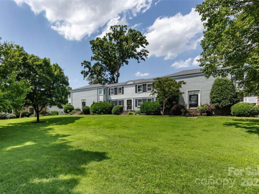 528 Wakefield Drive, Charlotte, NC 28209.  MLS# CAR4269887, YatesRealty ID 19818. 