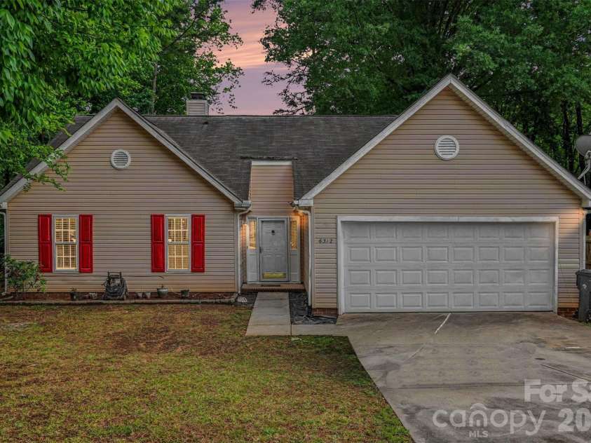 6312 Trysting Road, Charlotte, NC 28227.  MLS# CAR4379798, YatesRealty ID 19818. 