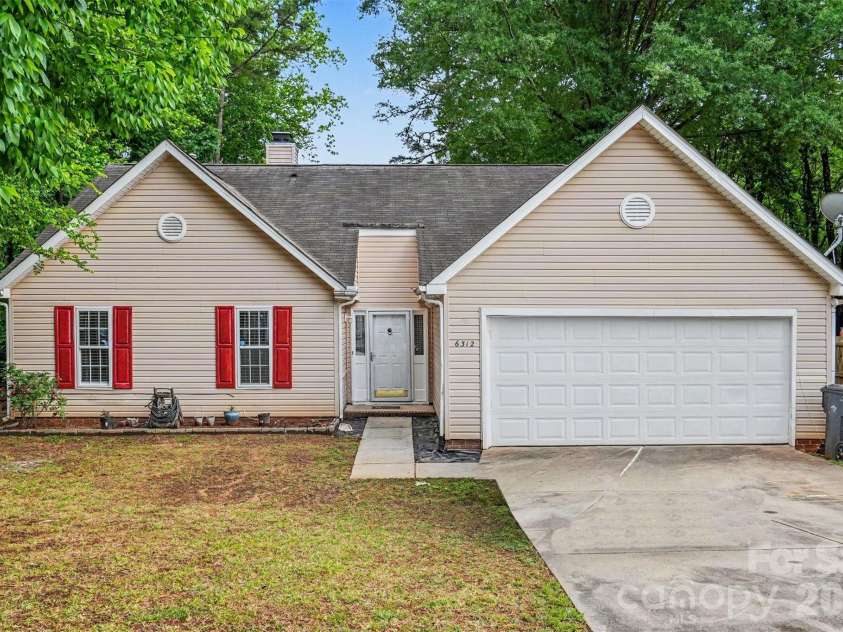 6312 Trysting Road, Charlotte, NC 28227.  MLS# CAR4379798, YatesRealty ID 19818. 