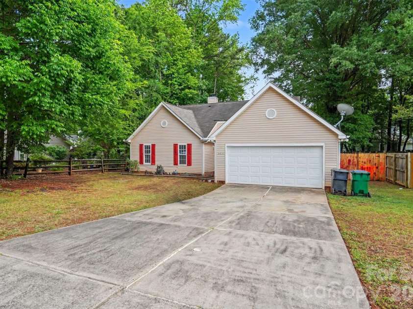 6312 Trysting Road, Charlotte, NC 28227.  MLS# CAR4379798, YatesRealty ID 19818. 