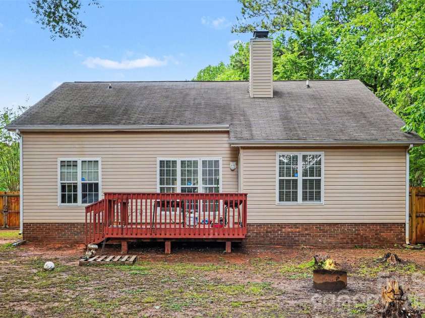 6312 Trysting Road, Charlotte, NC 28227.  MLS# CAR4379798, YatesRealty ID 19818. 