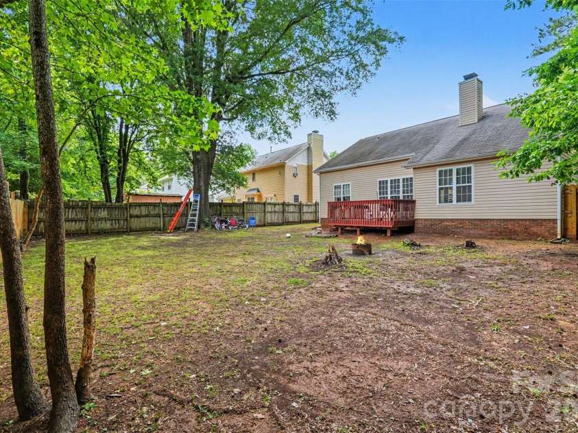 6312 Trysting Road, Charlotte, NC 28227.  MLS# CAR4379798, YatesRealty ID 19818. 