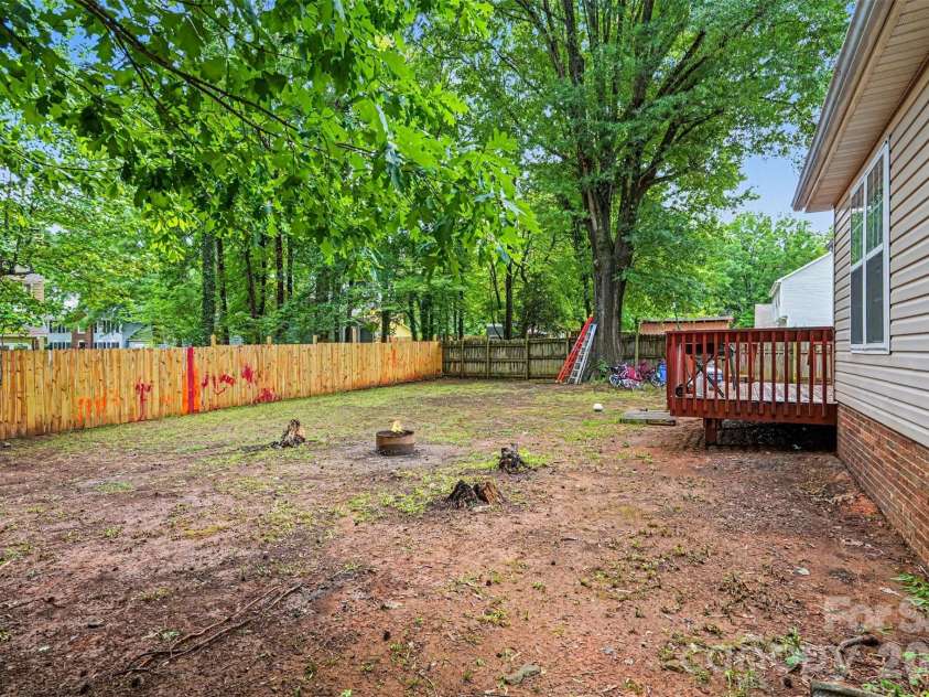 6312 Trysting Road, Charlotte, NC 28227.  MLS# CAR4379798, YatesRealty ID 19818. 