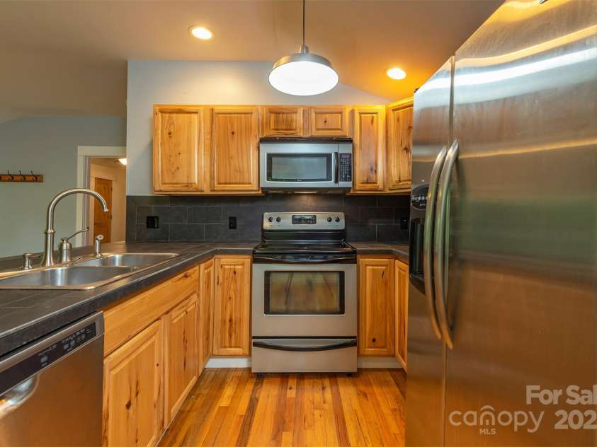 379 Rainbow Terrace, Black Mountain, NC 28711.  MLS# CAR4267468, YatesRealty ID 19819. 