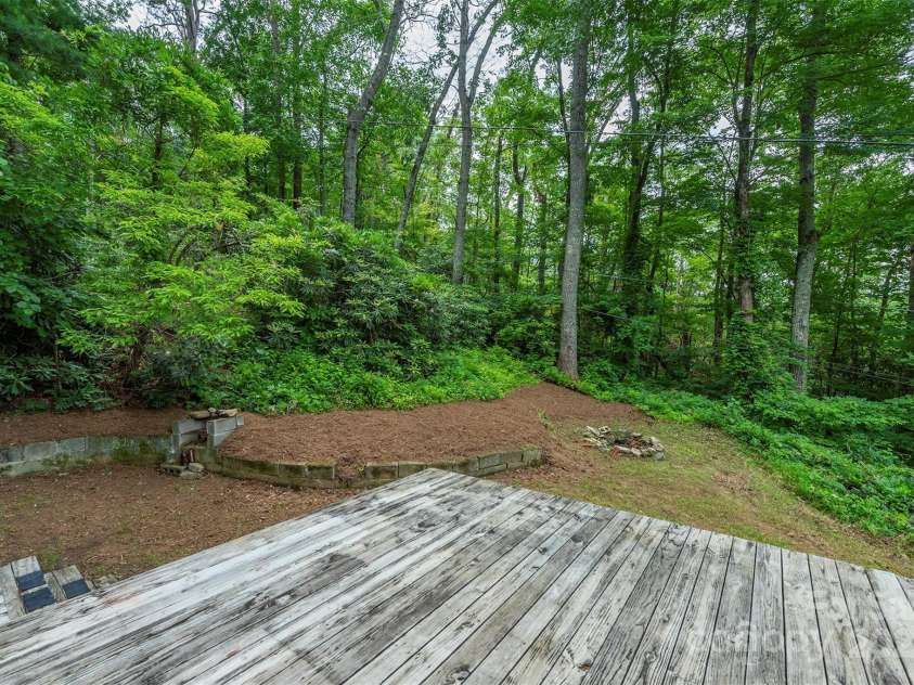 379 Rainbow Terrace, Black Mountain, NC 28711.  MLS# CAR4267468, YatesRealty ID 19819. 