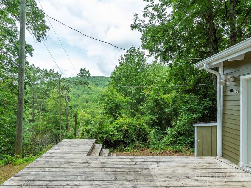 379 Rainbow Terrace, Black Mountain, NC 28711.  MLS# CAR4267468, YatesRealty ID 19819. 