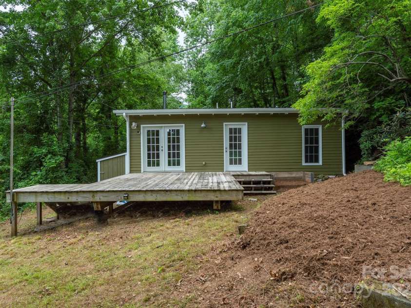 379 Rainbow Terrace, Black Mountain, NC 28711.  MLS# CAR4267468, YatesRealty ID 19819. 