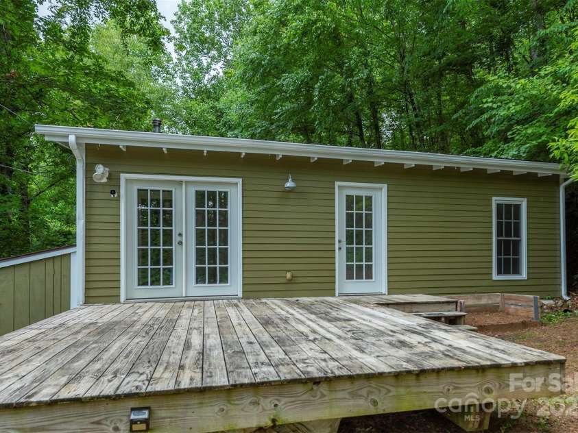 379 Rainbow Terrace, Black Mountain, NC 28711.  MLS# CAR4267468, YatesRealty ID 19819. 