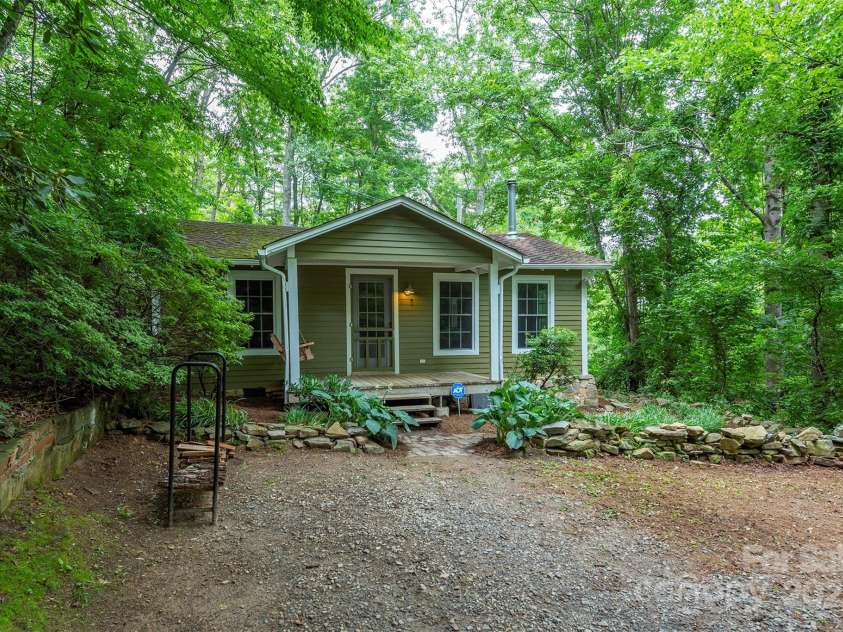 379 Rainbow Terrace, Black Mountain, NC 28711.  MLS# CAR4267468, YatesRealty ID 19819. 