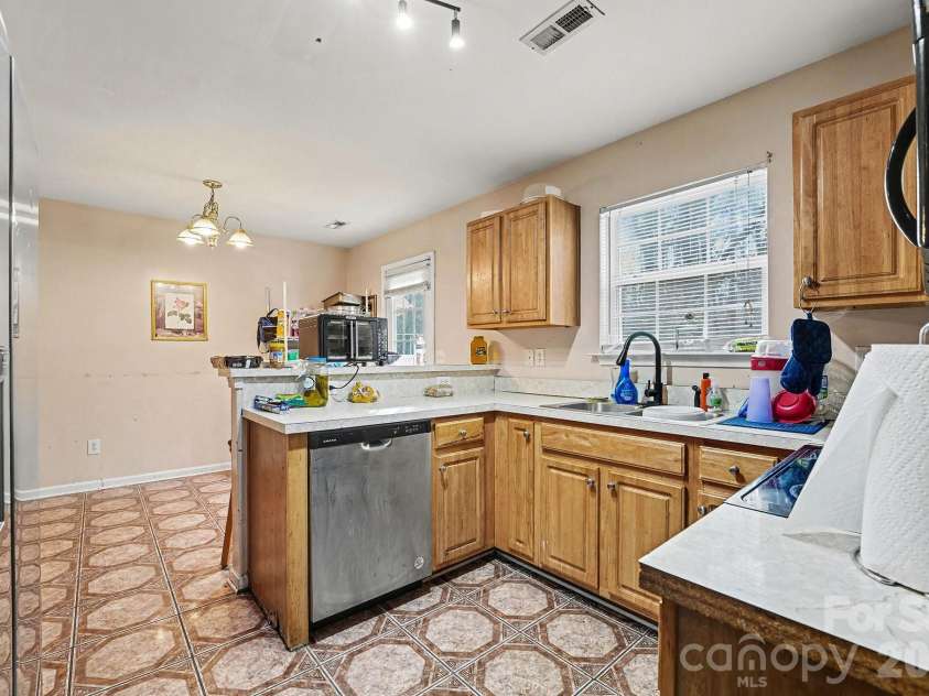 2606 Marmac Road, Charlotte, NC 28208.  MLS# CAR4333144, YatesRealty ID 1982. 