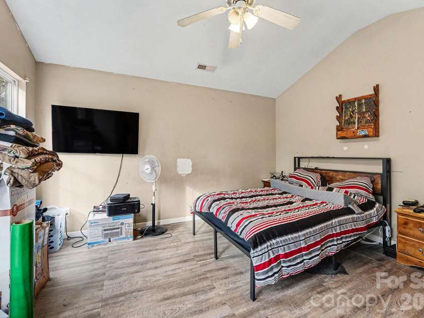 2606 Marmac Road, Charlotte, NC 28208.  MLS# CAR4333144, YatesRealty ID 1982. 