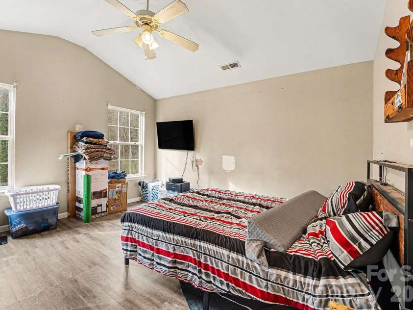 2606 Marmac Road, Charlotte, NC 28208.  MLS# CAR4333144, YatesRealty ID 1982. 