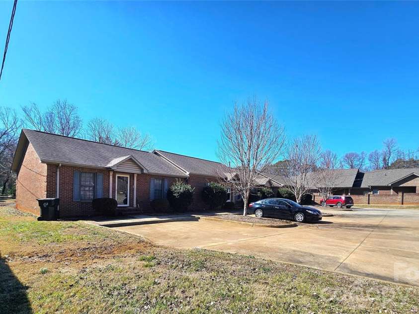 700 Battleground Court, Kings Mountain, NC 28086.  MLS# CAR4346946, YatesRealty ID 1982. 