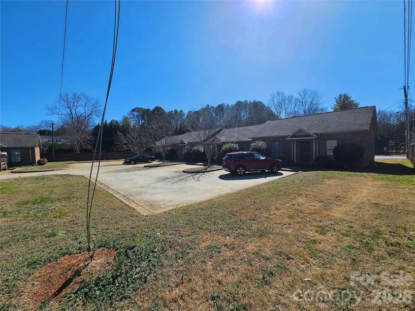 700 Battleground Court, Kings Mountain, NC 28086.  MLS# CAR4346946, YatesRealty ID 1982. 