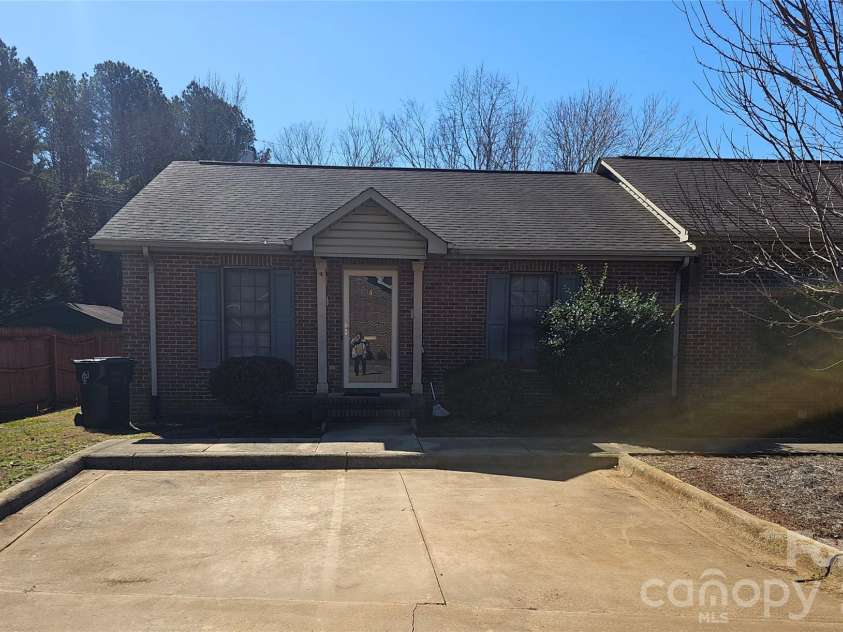 700 Battleground Court, Kings Mountain, NC 28086.  MLS# CAR4346946, YatesRealty ID 1982. 