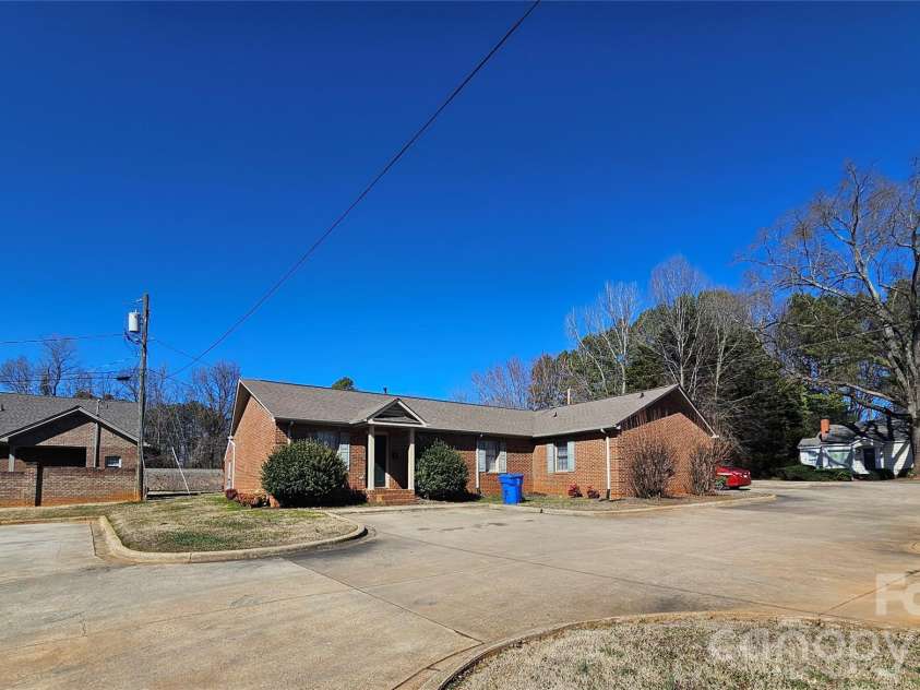 700 Battleground Court, Kings Mountain, NC 28086.  MLS# CAR4346946, YatesRealty ID 1982. 