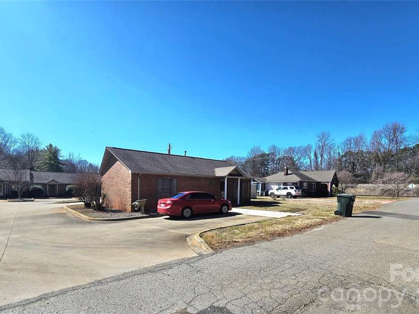 700 Battleground Court, Kings Mountain, NC 28086.  MLS# CAR4346946, YatesRealty ID 1982. 