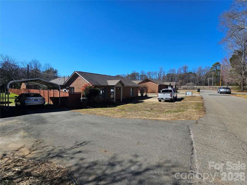 700 Battleground Court, Kings Mountain, NC 28086.  MLS# CAR4346946, YatesRealty ID 1982. 