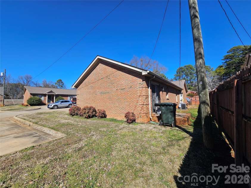 700 Battleground Court, Kings Mountain, NC 28086.  MLS# CAR4346946, YatesRealty ID 1982. 