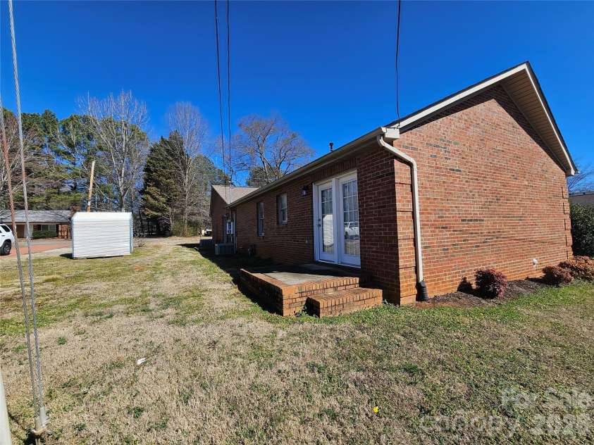700 Battleground Court, Kings Mountain, NC 28086.  MLS# CAR4346946, YatesRealty ID 1982. 