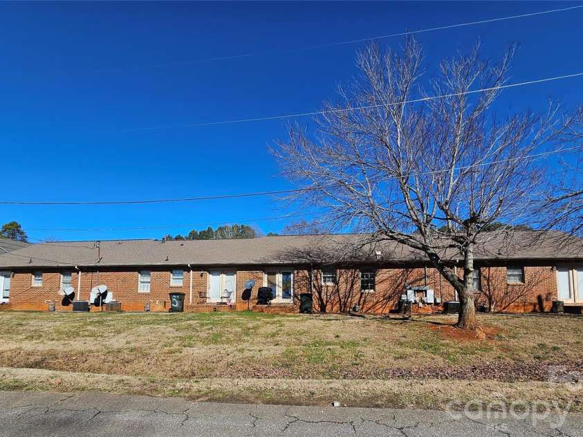 700 Battleground Court, Kings Mountain, NC 28086.  MLS# CAR4346946, YatesRealty ID 1982. 