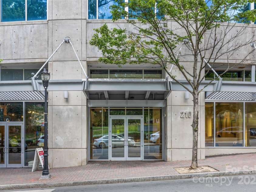 210 N Church Street, Charlotte, NC 28202.  MLS# CAR4260082, YatesRealty ID 19820. 