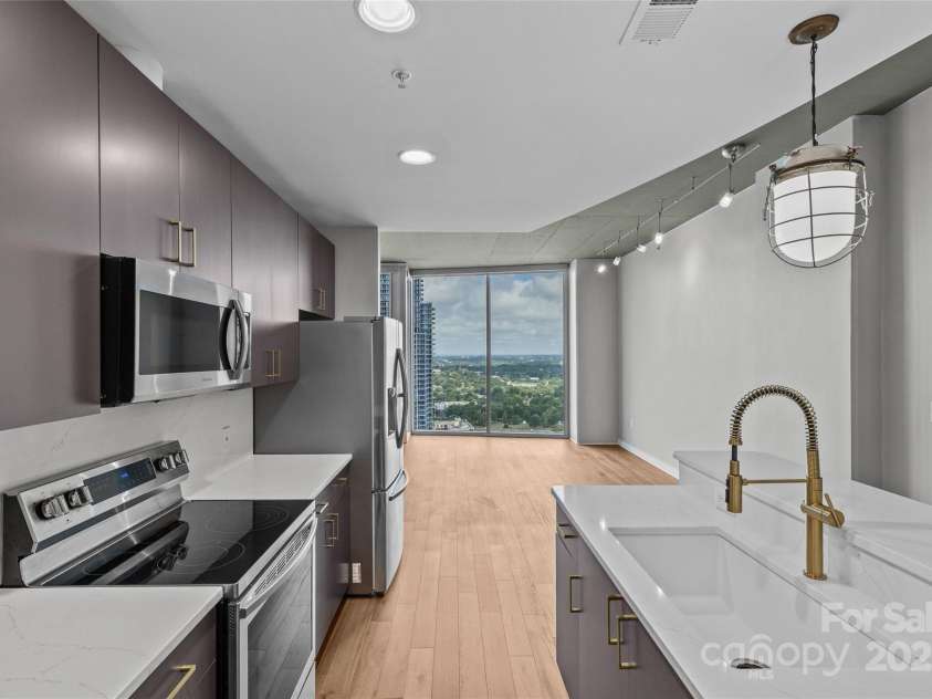 210 N Church Street, Charlotte, NC 28202.  MLS# CAR4260082, YatesRealty ID 19820. 
