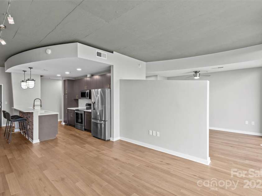 210 N Church Street, Charlotte, NC 28202.  MLS# CAR4260082, YatesRealty ID 19820. 