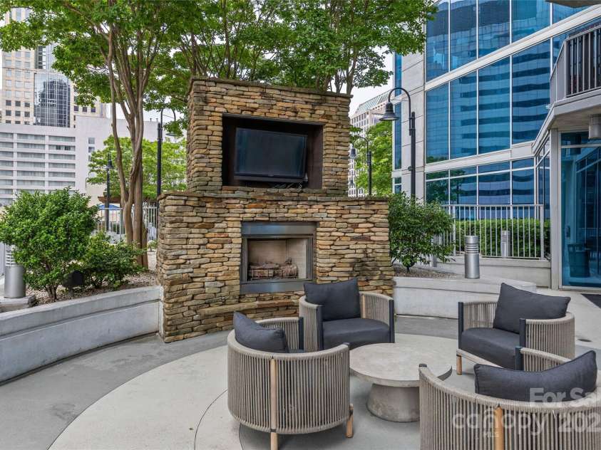 210 N Church Street, Charlotte, NC 28202.  MLS# CAR4260082, YatesRealty ID 19820. 