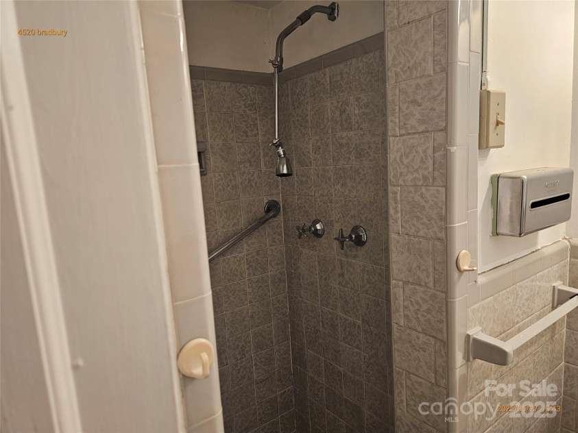 4520 Bradbury Drive, Charlotte, NC 28209.  MLS# CAR4263924, YatesRealty ID 19821. 