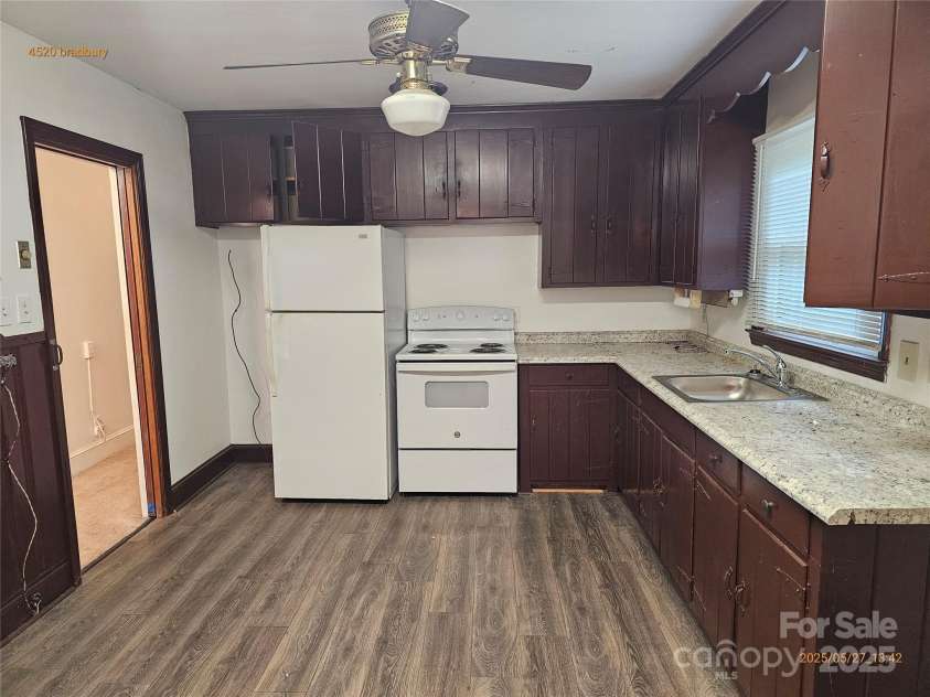 4520 Bradbury Drive, Charlotte, NC 28209.  MLS# CAR4263924, YatesRealty ID 19821. 