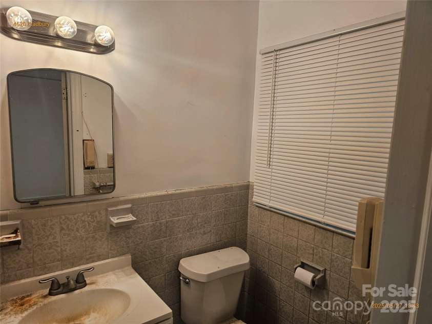 4520 Bradbury Drive, Charlotte, NC 28209.  MLS# CAR4263924, YatesRealty ID 19821. 