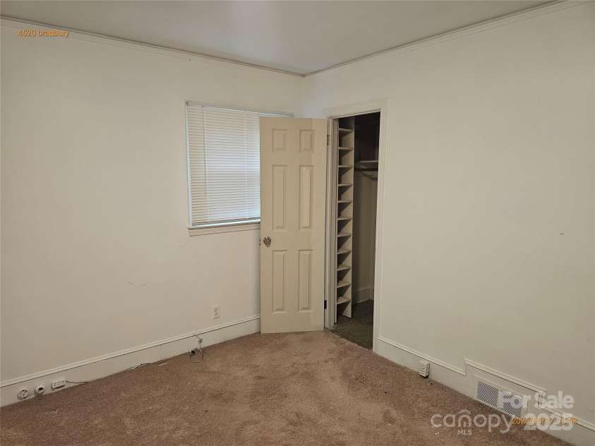 4520 Bradbury Drive, Charlotte, NC 28209.  MLS# CAR4263924, YatesRealty ID 19821. 