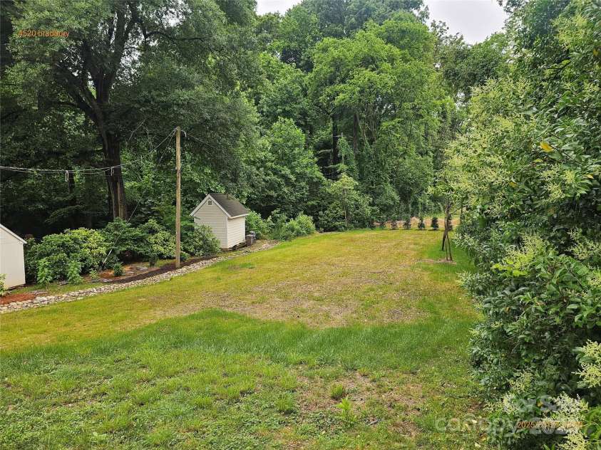 4520 Bradbury Drive, Charlotte, NC 28209.  MLS# CAR4263924, YatesRealty ID 19821. 