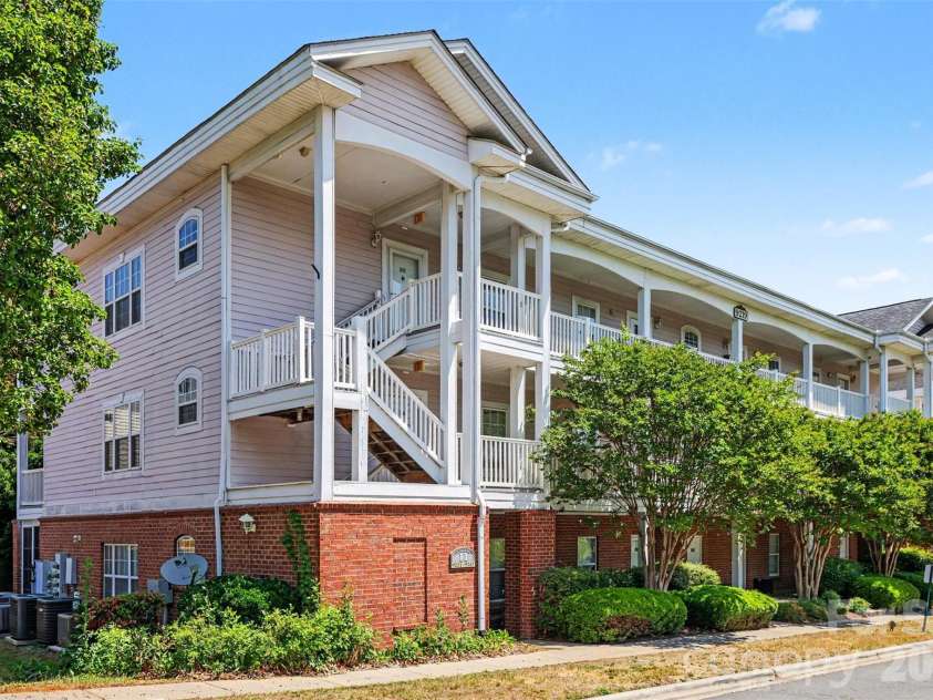 9241 Meadow Vista Road, Charlotte, NC 28213.  MLS# CAR4377590, YatesRealty ID 19821. 