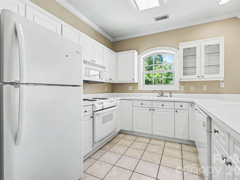 9241 Meadow Vista Road, Charlotte, NC 28213.  MLS# CAR4377590, YatesRealty ID 19821. 