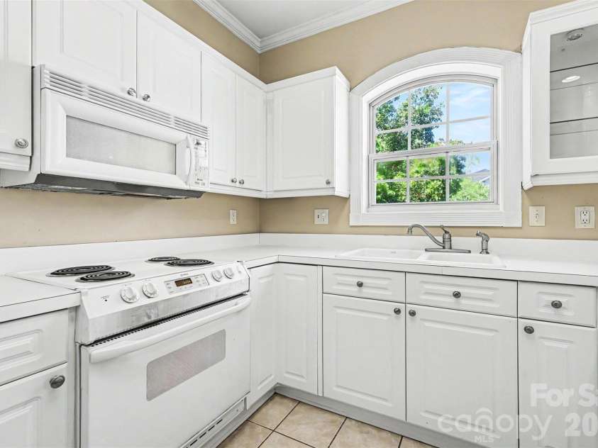 9241 Meadow Vista Road, Charlotte, NC 28213.  MLS# CAR4377590, YatesRealty ID 19821. 