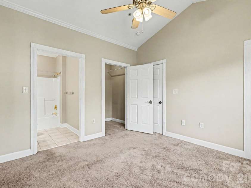 9241 Meadow Vista Road, Charlotte, NC 28213.  MLS# CAR4377590, YatesRealty ID 19821. 
