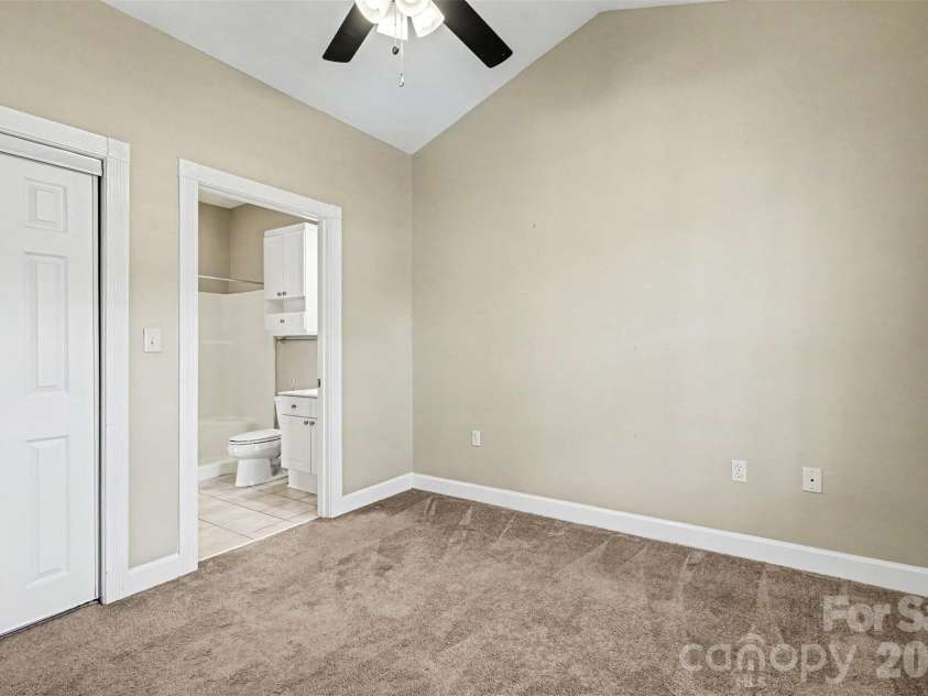 9241 Meadow Vista Road, Charlotte, NC 28213.  MLS# CAR4377590, YatesRealty ID 19821. 
