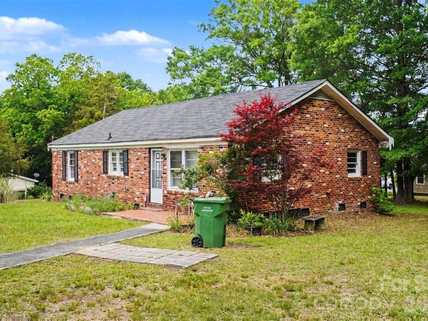 301 Hampton Road, Lancaster, SC 29720.  MLS# CAR4377580, YatesRealty ID 19822. 