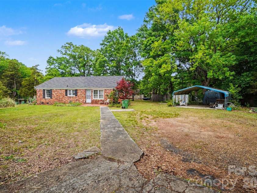 301 Hampton Road, Lancaster, SC 29720.  MLS# CAR4377580, YatesRealty ID 19822. 