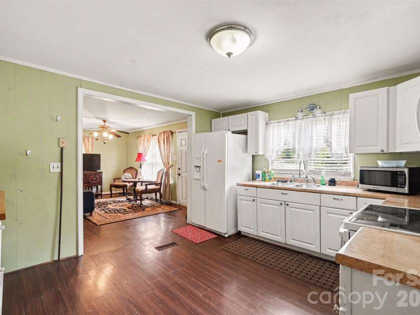 301 Hampton Road, Lancaster, SC 29720.  MLS# CAR4377580, YatesRealty ID 19822. 