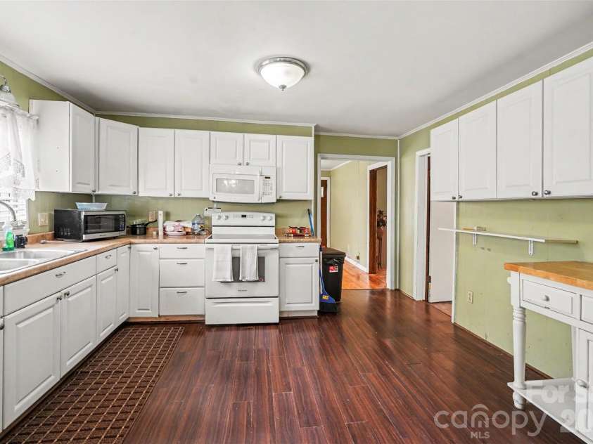 301 Hampton Road, Lancaster, SC 29720.  MLS# CAR4377580, YatesRealty ID 19822. 