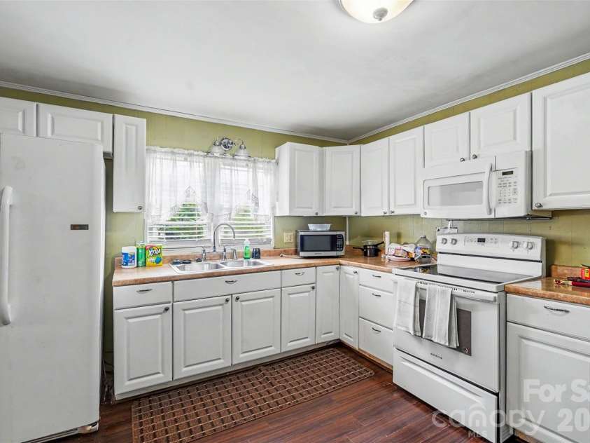 301 Hampton Road, Lancaster, SC 29720.  MLS# CAR4377580, YatesRealty ID 19822. 