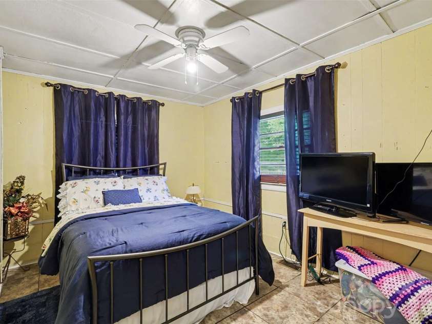 301 Hampton Road, Lancaster, SC 29720.  MLS# CAR4377580, YatesRealty ID 19822. 