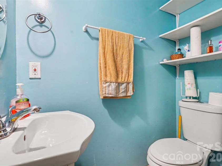 301 Hampton Road, Lancaster, SC 29720.  MLS# CAR4377580, YatesRealty ID 19822. 
